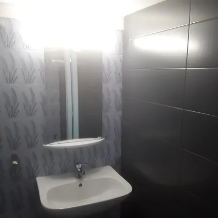 Orange Apartment *